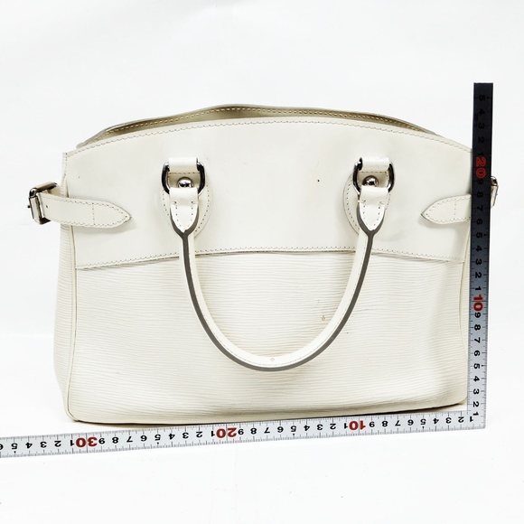 Louis Vuitton Tote Passi GM - Picture 2 of 9